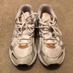 Women’s Tennis Shoes